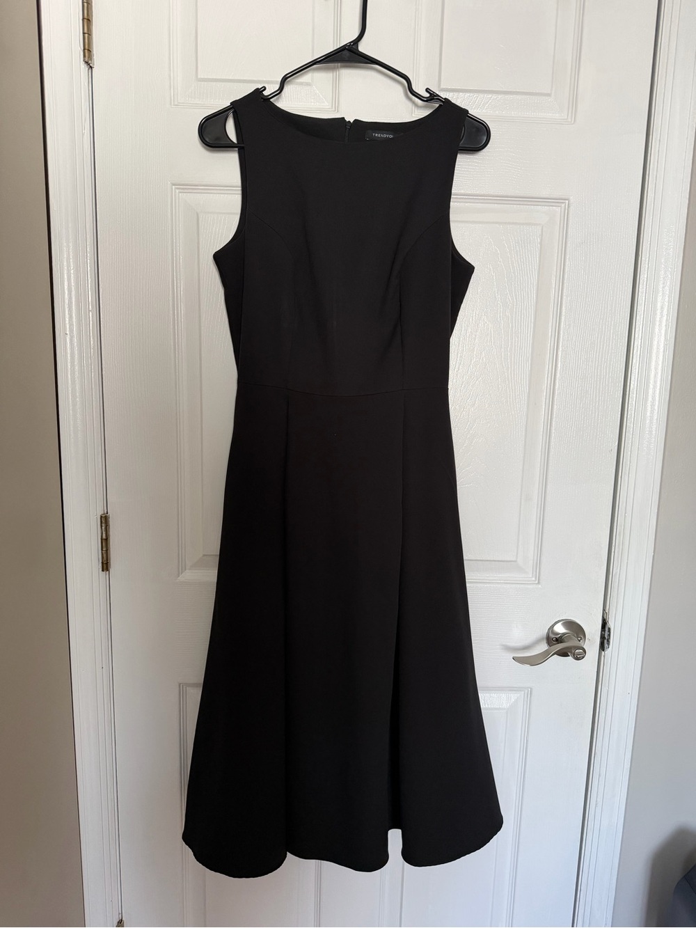 Elegant Black Midi Dress — Sleeveless A-Line